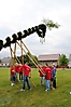 Maibaum aufstellen 2010_51