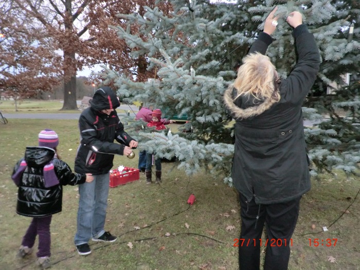 Weihnachtsbaum aufstellen 2011_37